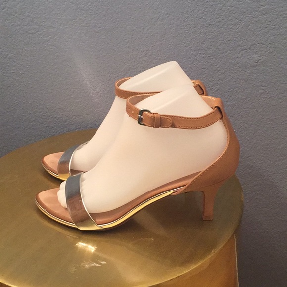 Zara Shoes - 🌟Zara Collection Basic- Leather heels ( Size 8)🌟